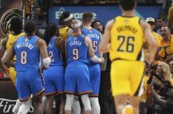 切尔西中场球员因伤将缺席多场比赛-包含争议判罚引发球员抗议，纠纷再度加剧的词条