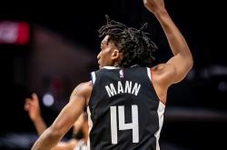 黄蜂新秀巴拉格突飞猛进延续火爆状态-雅布兰队长表现出色，成为球队攻守核心的简单介绍