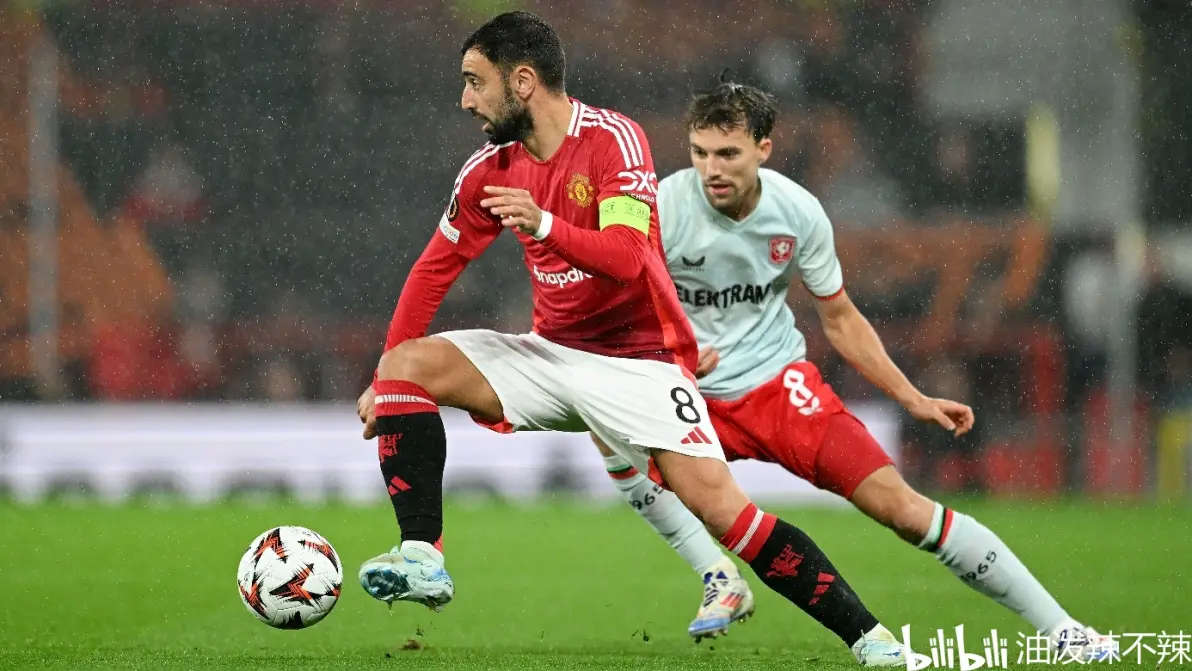曼联紧咬皇家马德里，战平巴塞罗那