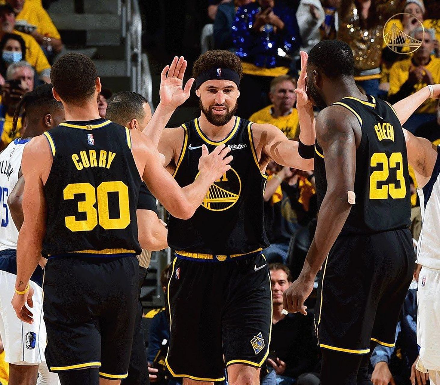 包含江苏男篮客场连败，面临降级困境的词条