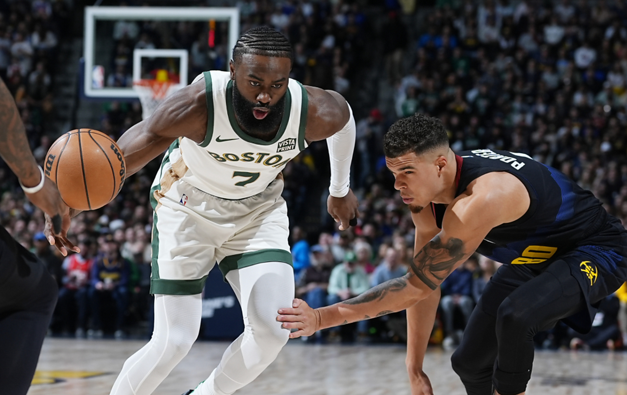 掘金球队全队集训备战下一场比赛