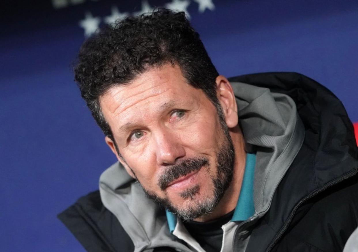 包含西班牙人主帅因不满裁判受罚，执教生变的词条