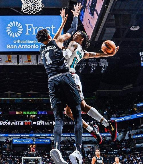 关于灰熊大胜雷霆,莫兰特分全场火力全开带队获胜的信息 关于灰熊大胜雷霆,莫兰特分全场火力全开带队获胜的信息