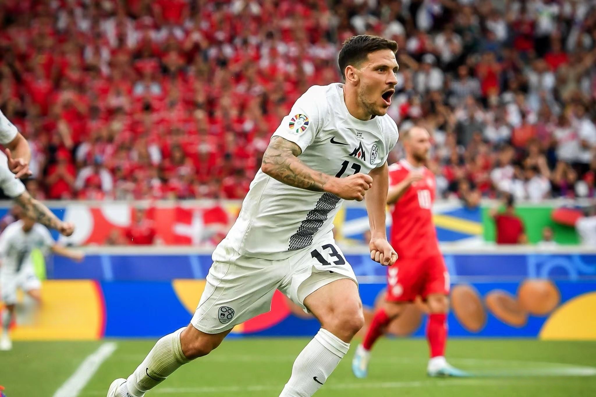 塞尔维亚逆袭力克斯洛文尼亚，欧预赛积分榜领跑的简单介绍