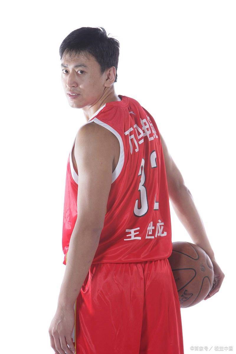 波鸿队球员努力拼搏，终获胜利的简单介绍